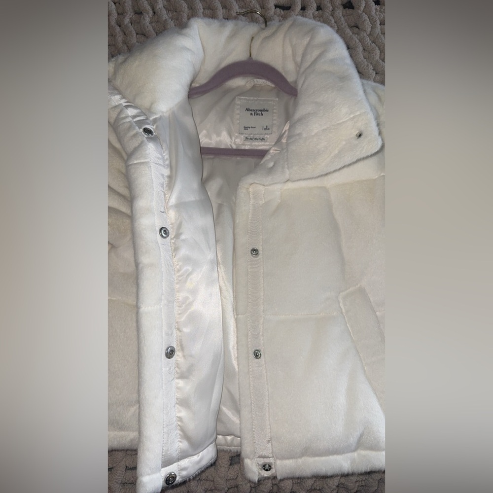 A&F Faux Fur mini Puffer - Picture 6 of 7